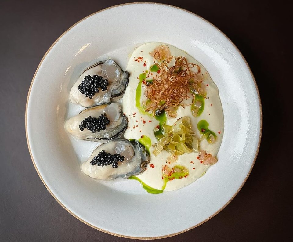 Vichyssoise, leeks, shallot mignonette at @barbararestaurant (Vancouver)