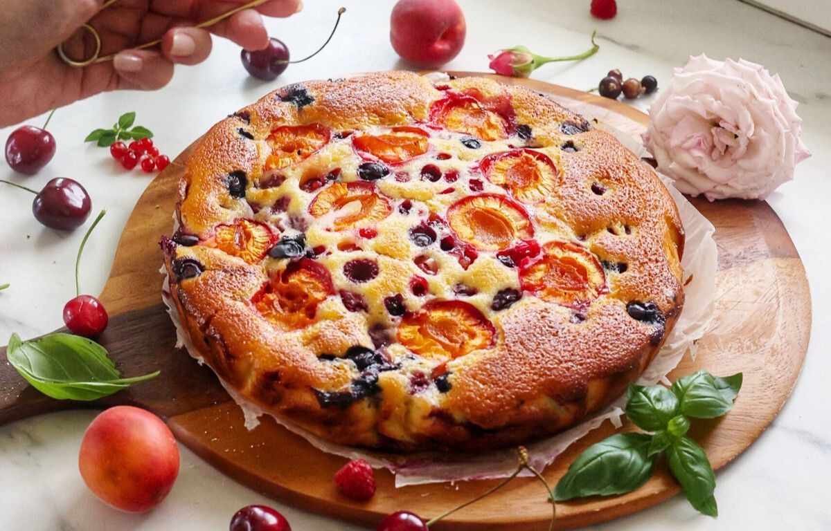 Summer Fruit Cake with Yogurt